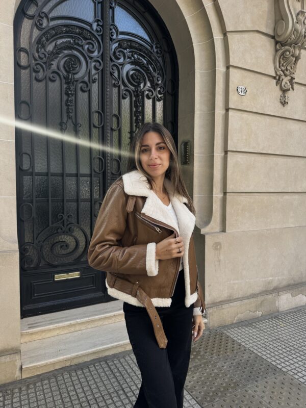 Gamulán Eva camel